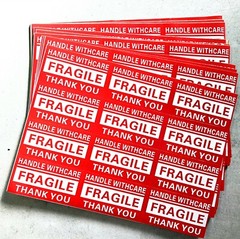 480 RED Glossy Sticker – FRAGILE HANDLE WITH CARE – 90x50mm SELF ADHESIVE LABEL