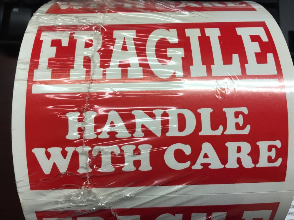 FRAGILE / HANDLE WITH CARE Shipping Labels 4 x 3 inches, Red & White Roll of500